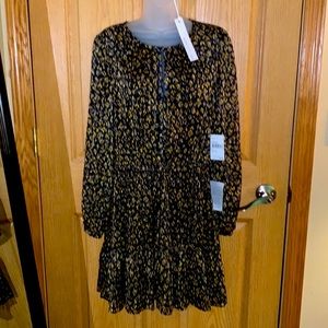 Lined, sheer print, excellent & new condition! Perfect for dinner out or event!